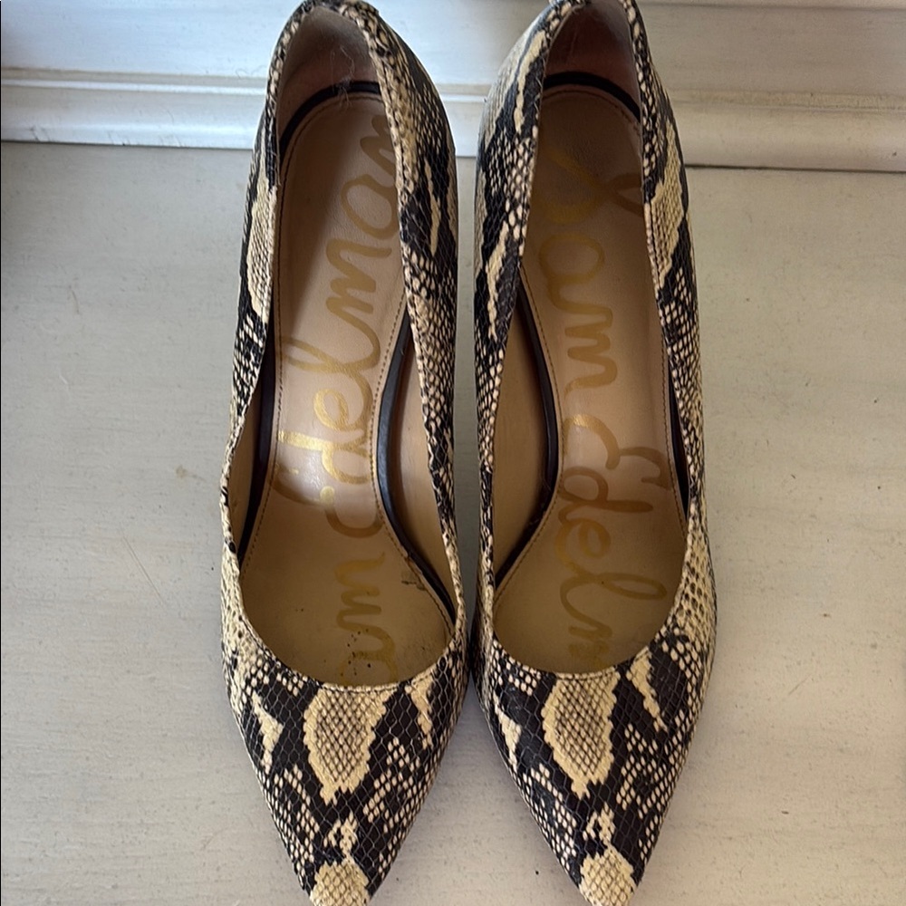 Sam Edelman Black and Cream Heels with Chic Design